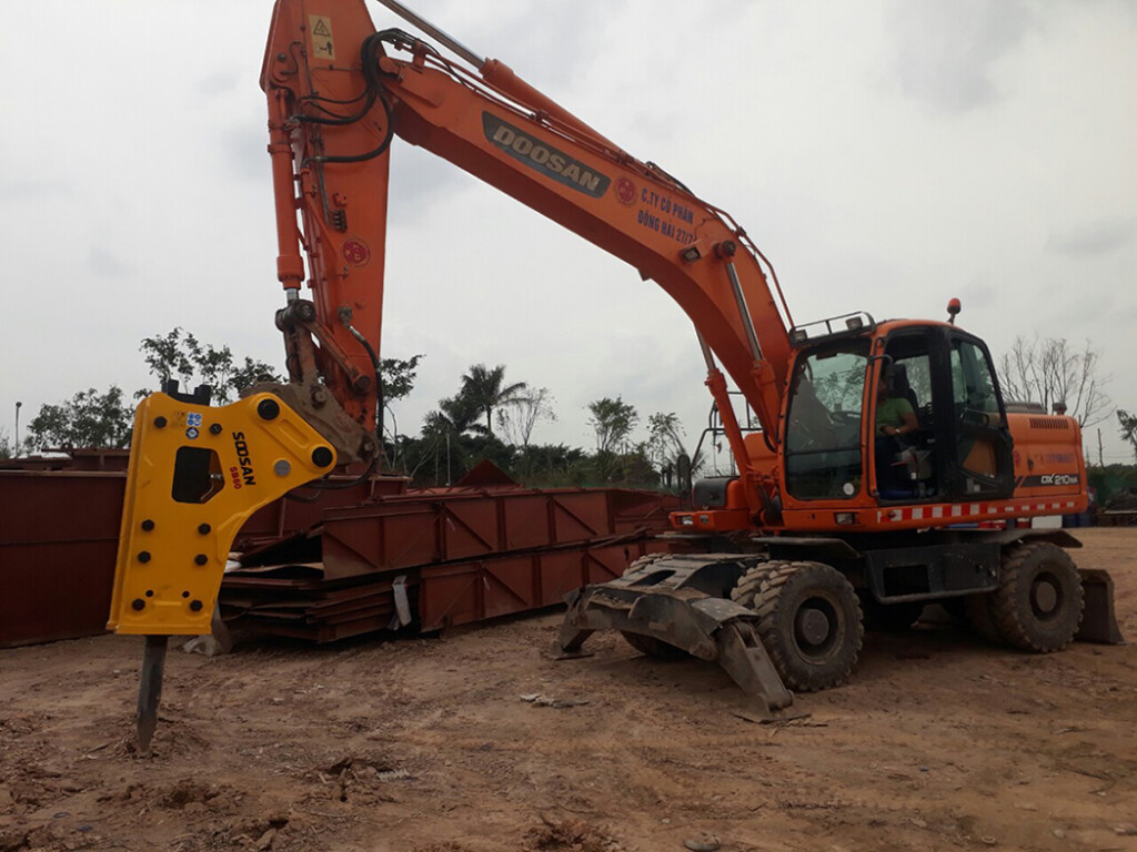 Búa phá đá Soosan SB60 lắp cho Doosan DX210