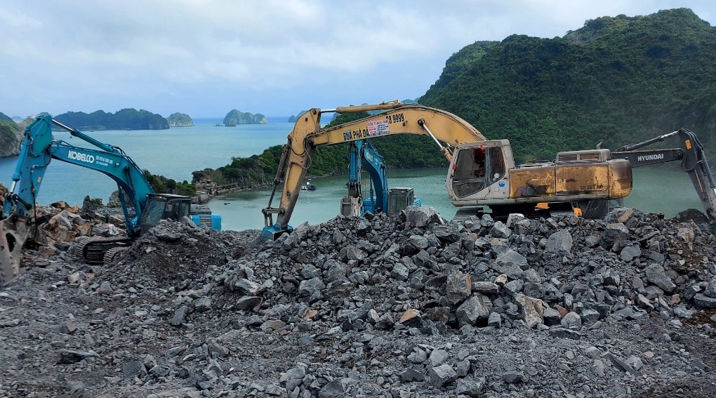 Cho thuê máy xúc, cho thuê búa phá đá, nhận san lấp mặt bằng