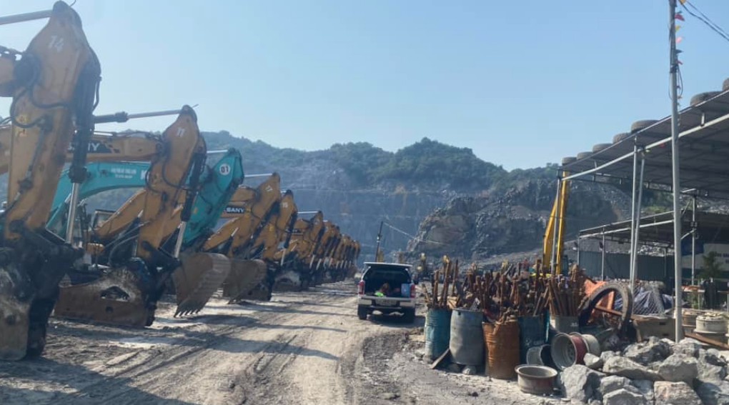 Cho thuê máy xúc, cho thuê búa phá đá, nhận san lấp mặt bằng
