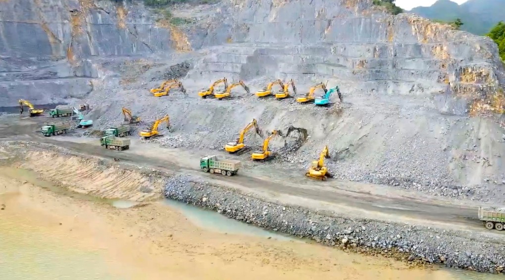 Búa Phá Đá Tùng Linh Nhận san lấp mặt bằng tai Cát Giá - Hải Phòng