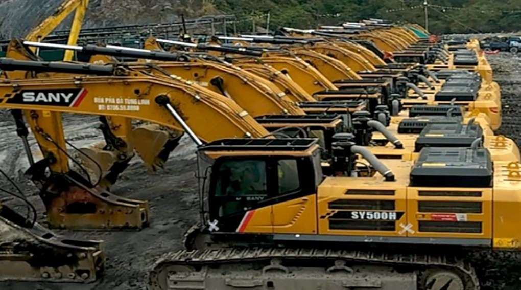 Nhận san lấp mặt bằng và cho thuê máy xúc gắn búa
