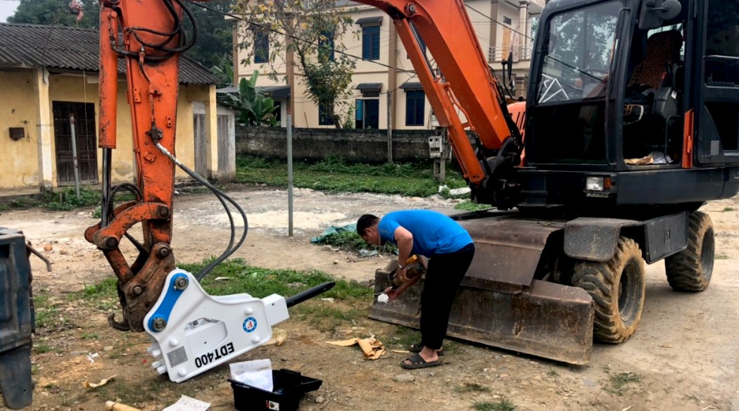 Búa phá đá máy 50 lắp DX55