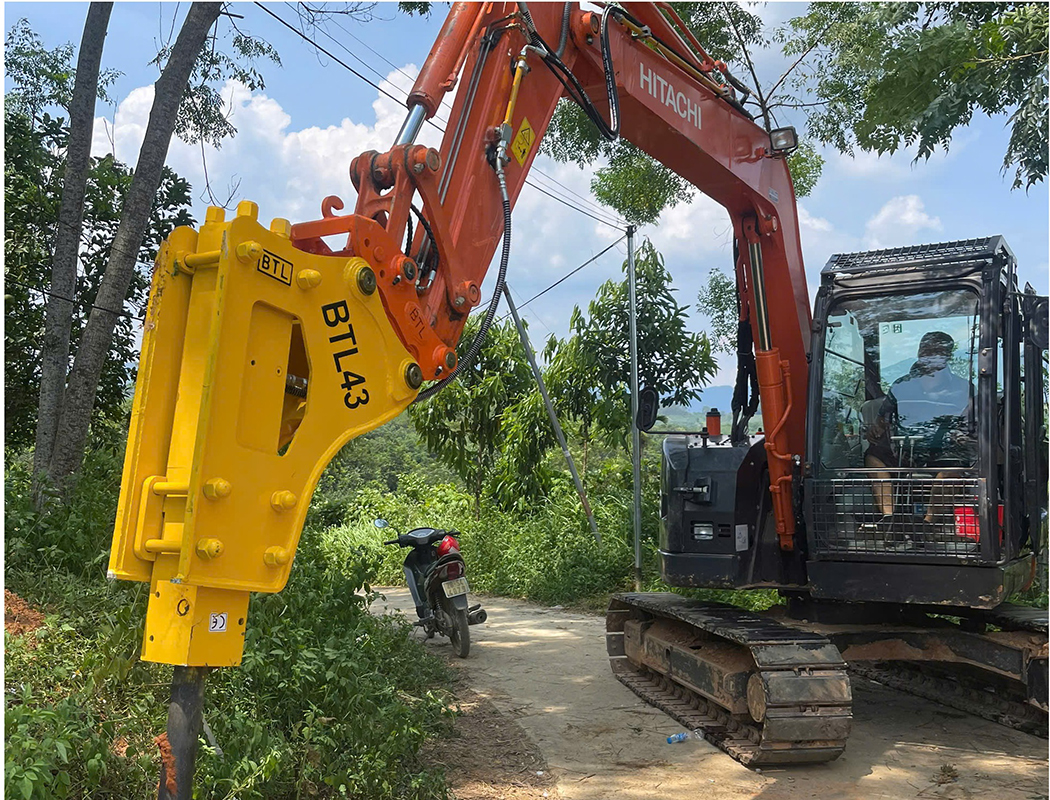 Búa phá đá BTL43 lắp EX70