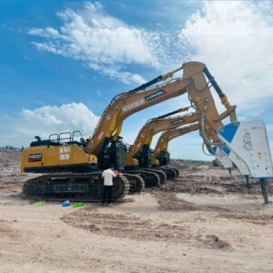 San lấp mặt bằng và cho thuê máy xúc gắn búa phá đá