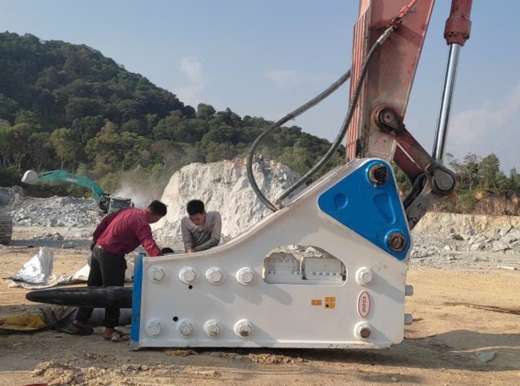 Búa Phá Đá Máy Xúc 450 7 Búa phá đá máy xúc 670 - EDDIE215