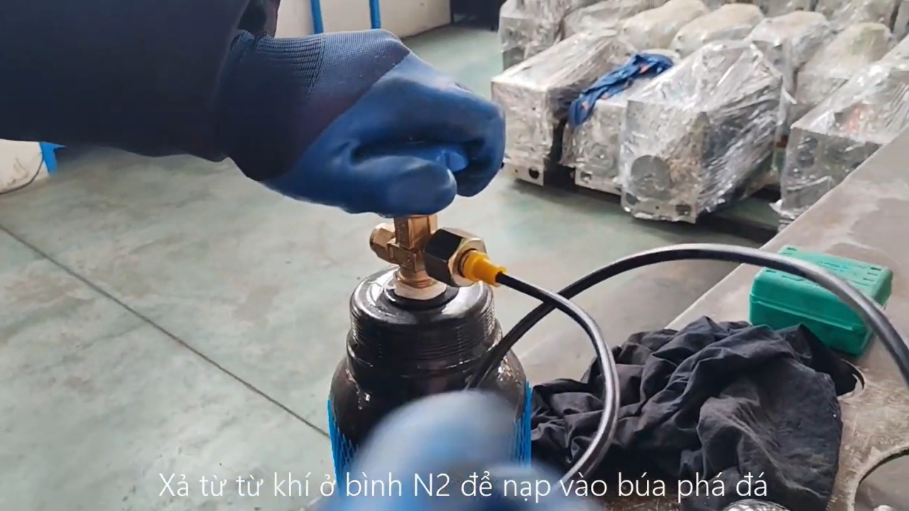 Bơm khí N2 cho búa phá đá