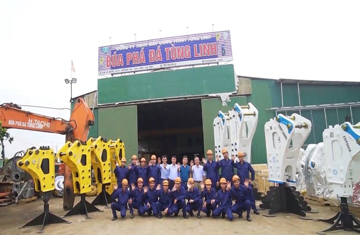 Đội ngũ lắp búa phá đá máy xúc 300 