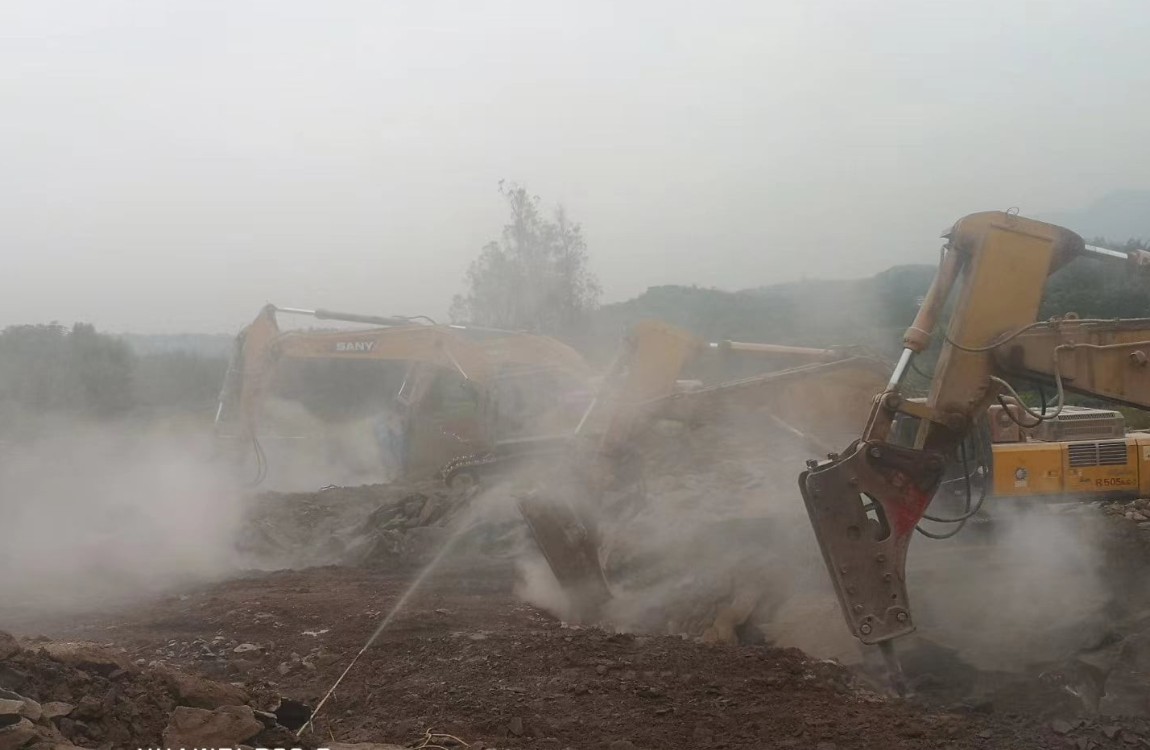 Phá dỡ công trình bằng búa phá đá máy xúc 300
