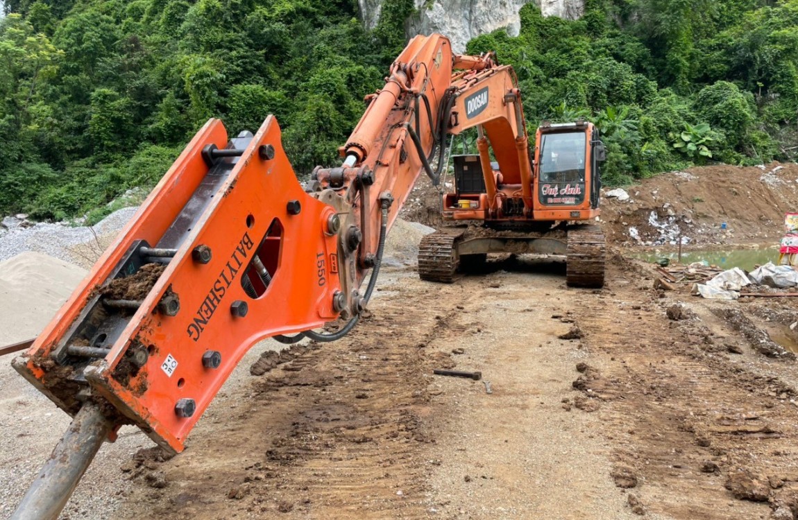 Chọn búa phá đá máy xúc 300