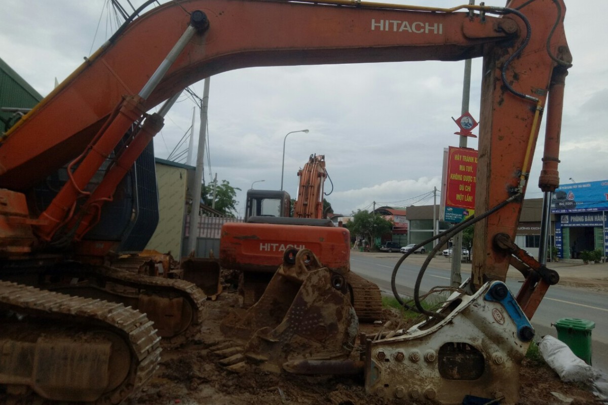 Có nên dùng búa phá đá cũ